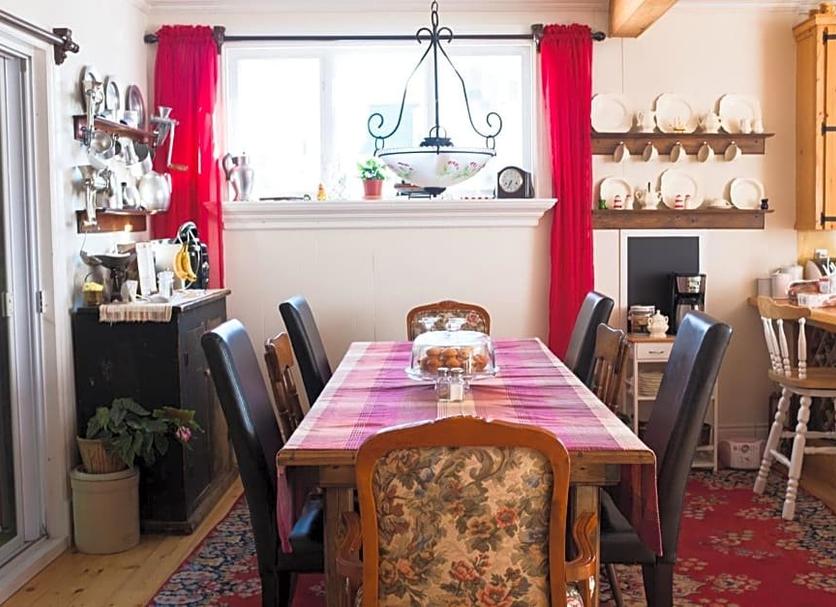 Dining room Photo