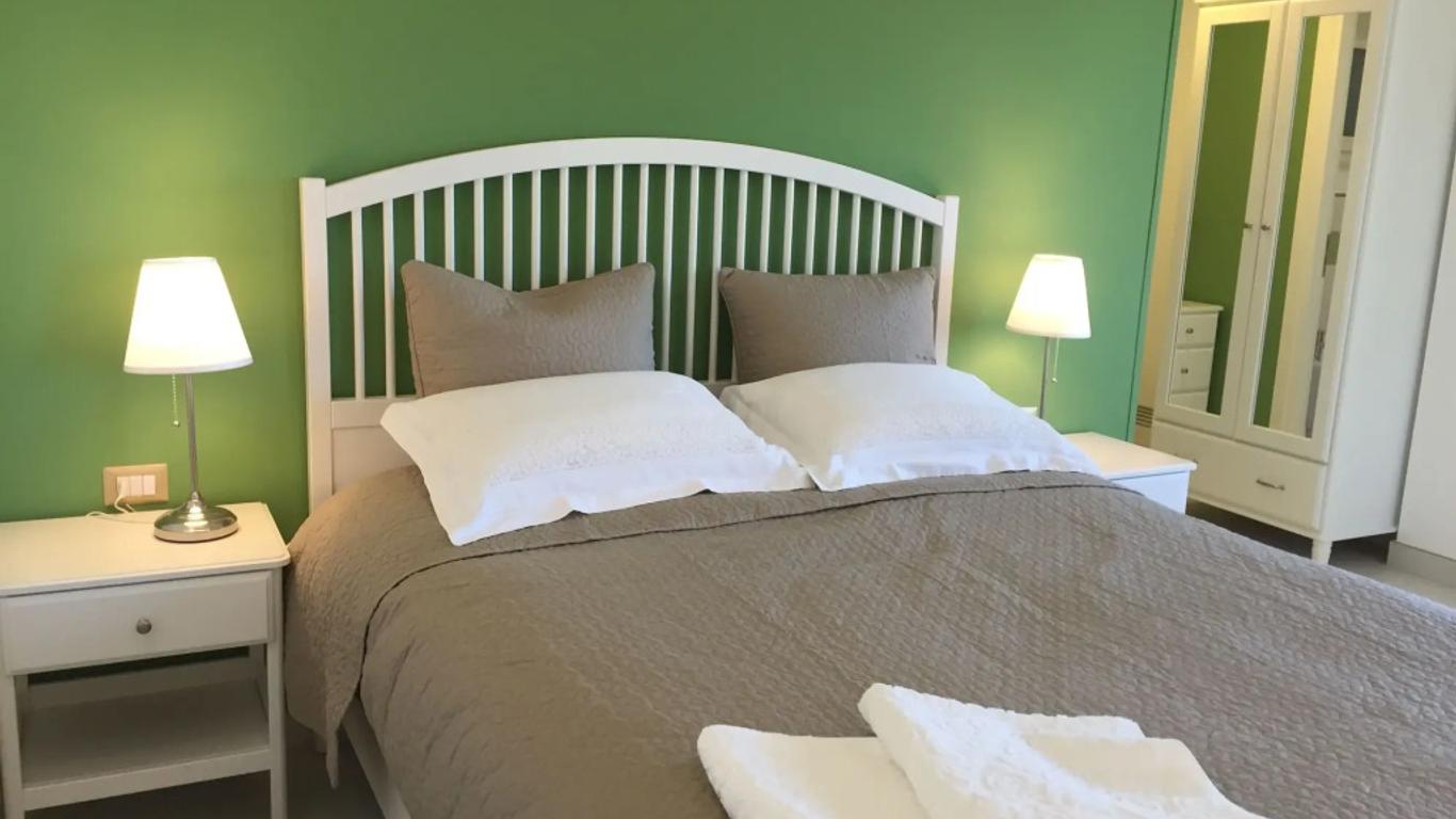 Isola Charm B&B - A Historic Villa near Punta Del Pero Beach