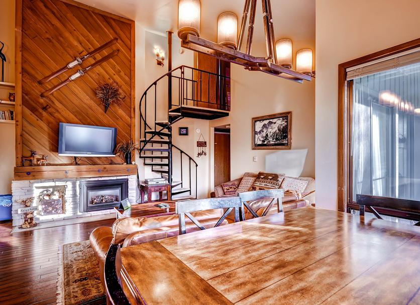 Dining room Photo