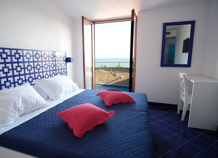 Hotel Baia Di Puolo room with balcony sea view in Massa Lubrense