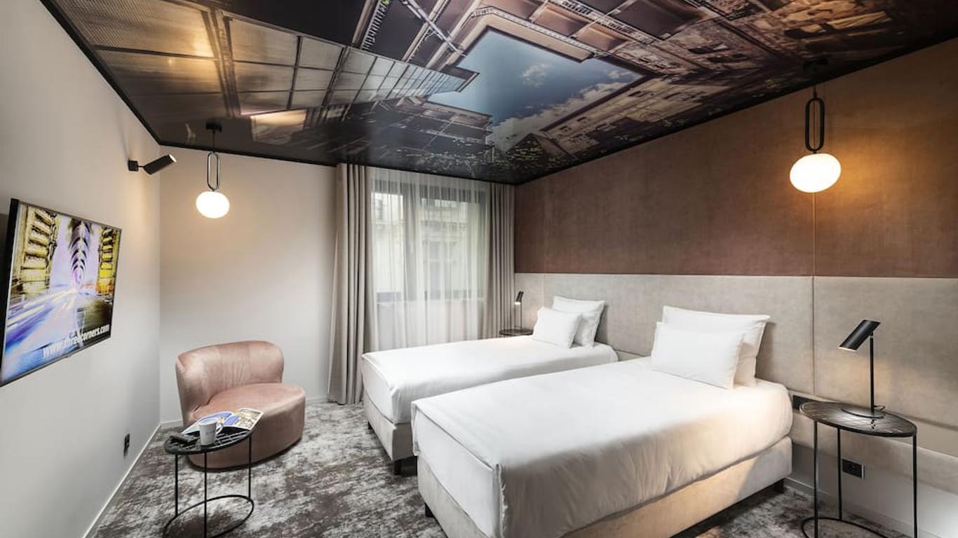 Three Corners Downtown Hotel