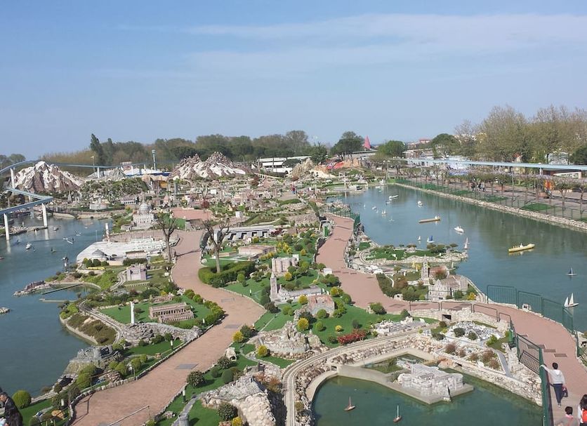 Hotel Villa Ersilia Rimini B&B in Rimini with canal-style waterway and landscaped gardens