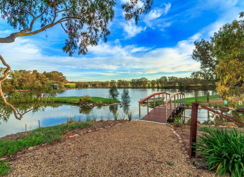 Stonewell Cottages and Vineyards in Tanunda with lake view, wooden dock and landscaped grounds