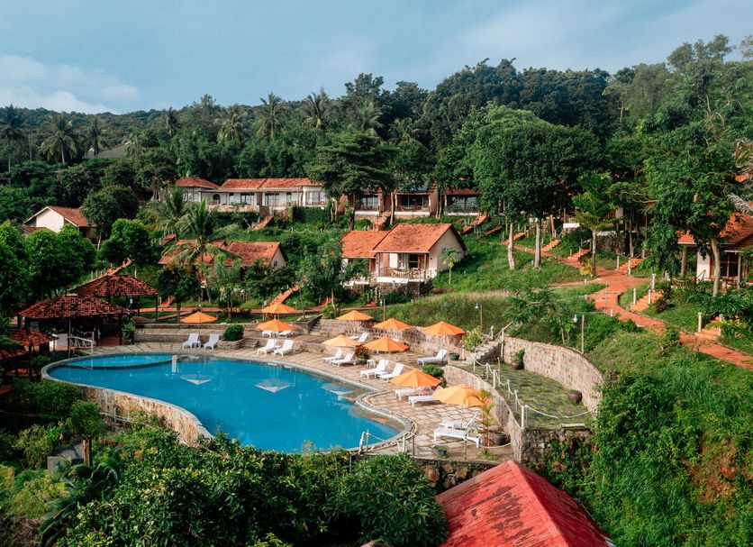 Daisy Resort in Phu Quoc with hillside pool, sun loungers, and lush tropical greenery