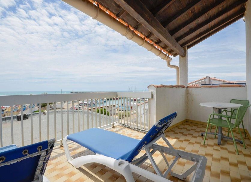 Abrivado, Saintes-Maries-de-la-Mer balcony with sea view, lounge chair and small table