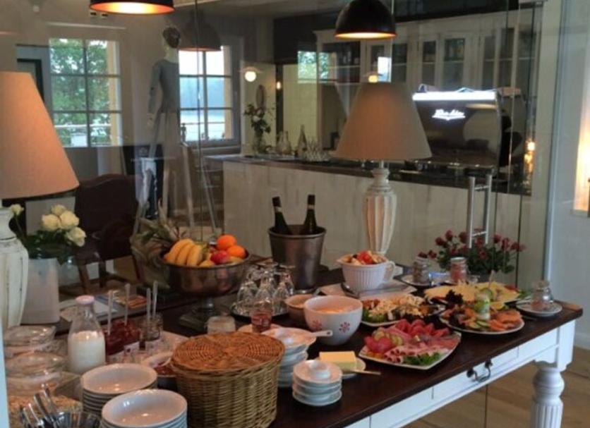 Buffet Photo