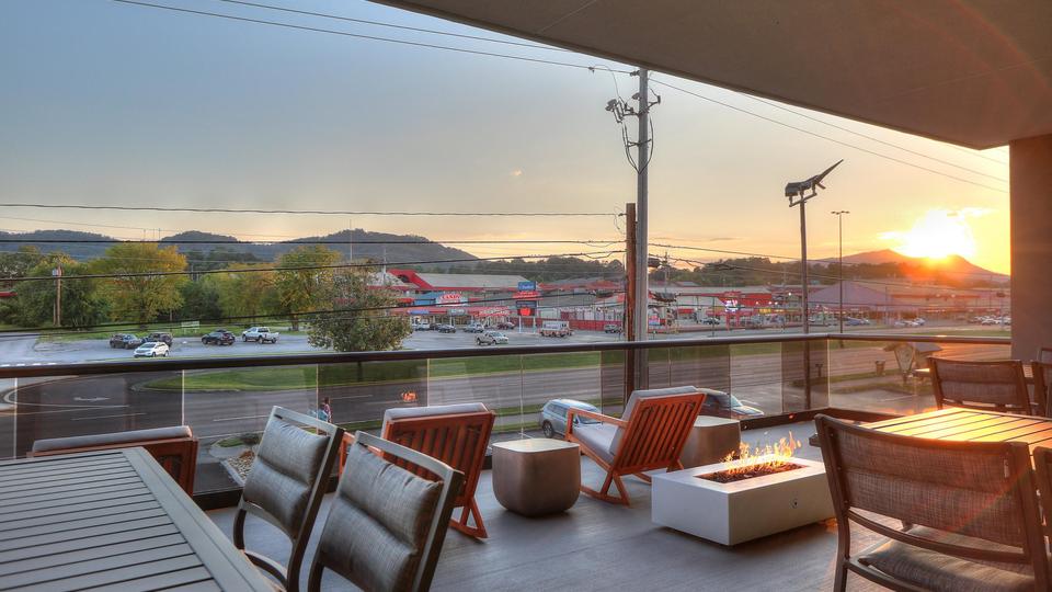 Holiday Inn & Suites Pigeon Forge Convention Center, An IHG Hotel from