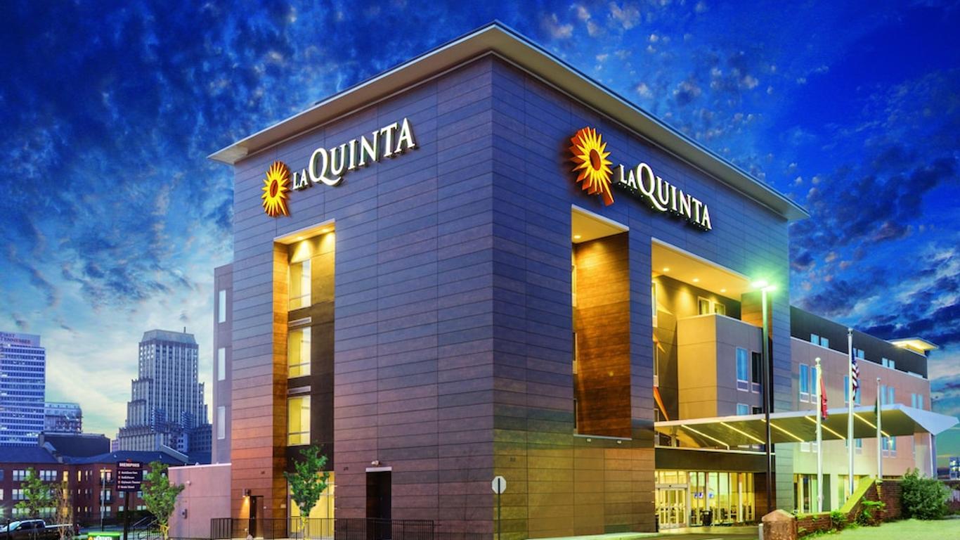 La Quinta Inn and Suites by Wyndham Orlando IDrive Theme Parks