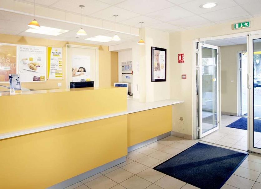 Front desk Photo