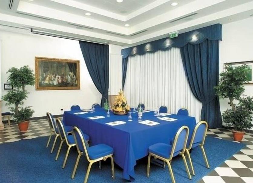 Conference room Photo