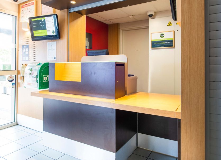 B&B HOTEL Nantes Parc Expos La Chapelle reception desk and check-in kiosk in La Chapelle-sur-Erdre