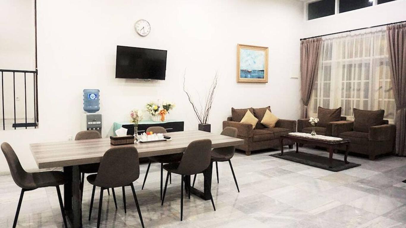 Urooms Senopati