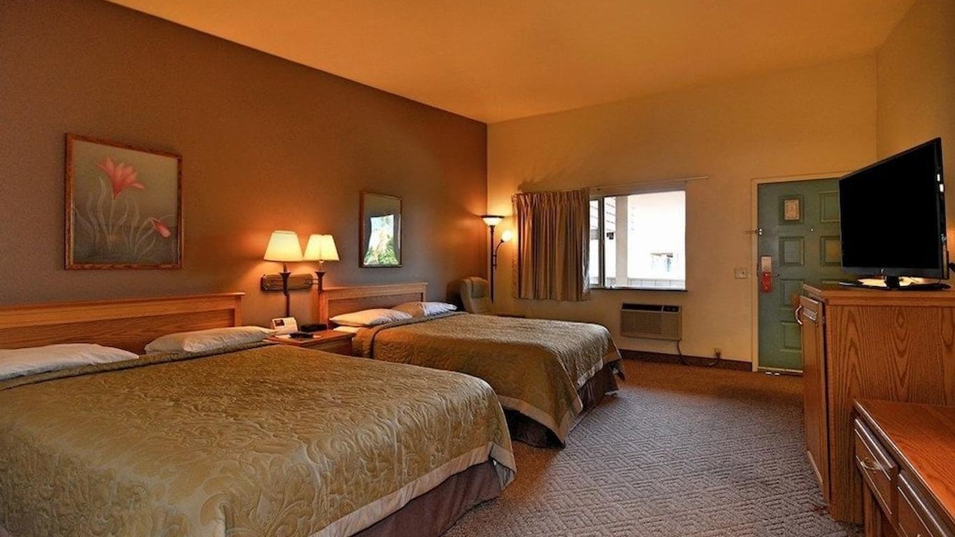 Costa Mesa Inn - Newport Beach Area