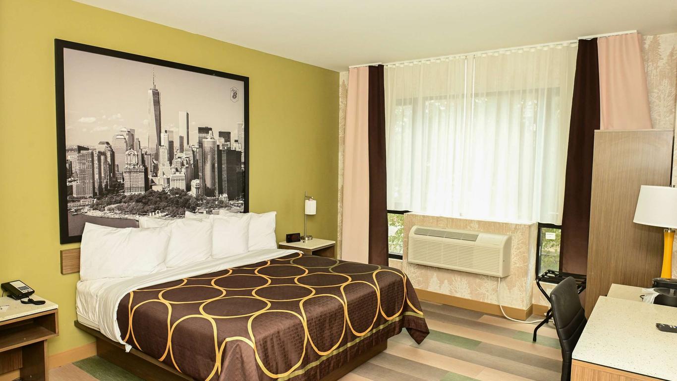 Super 8 by Wyndham Bronx Near Botanical Garden