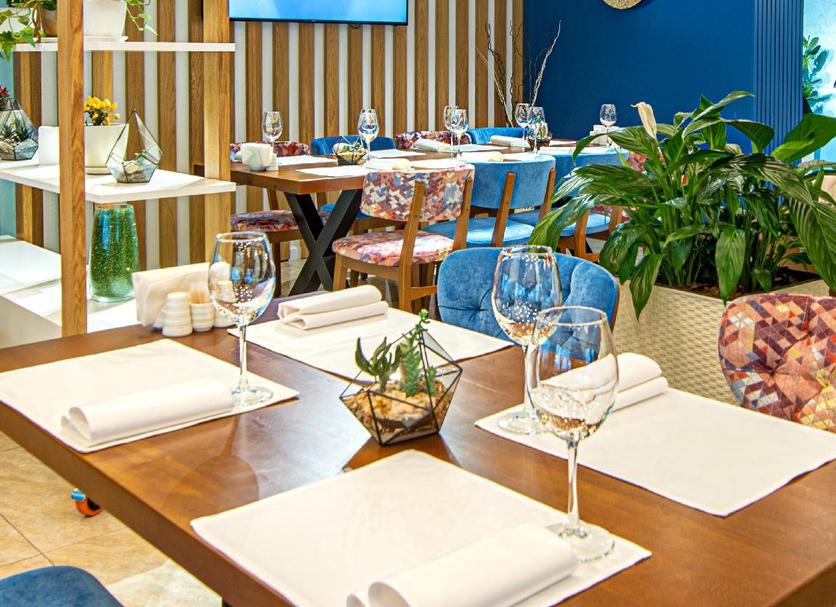 Restaurant Photo