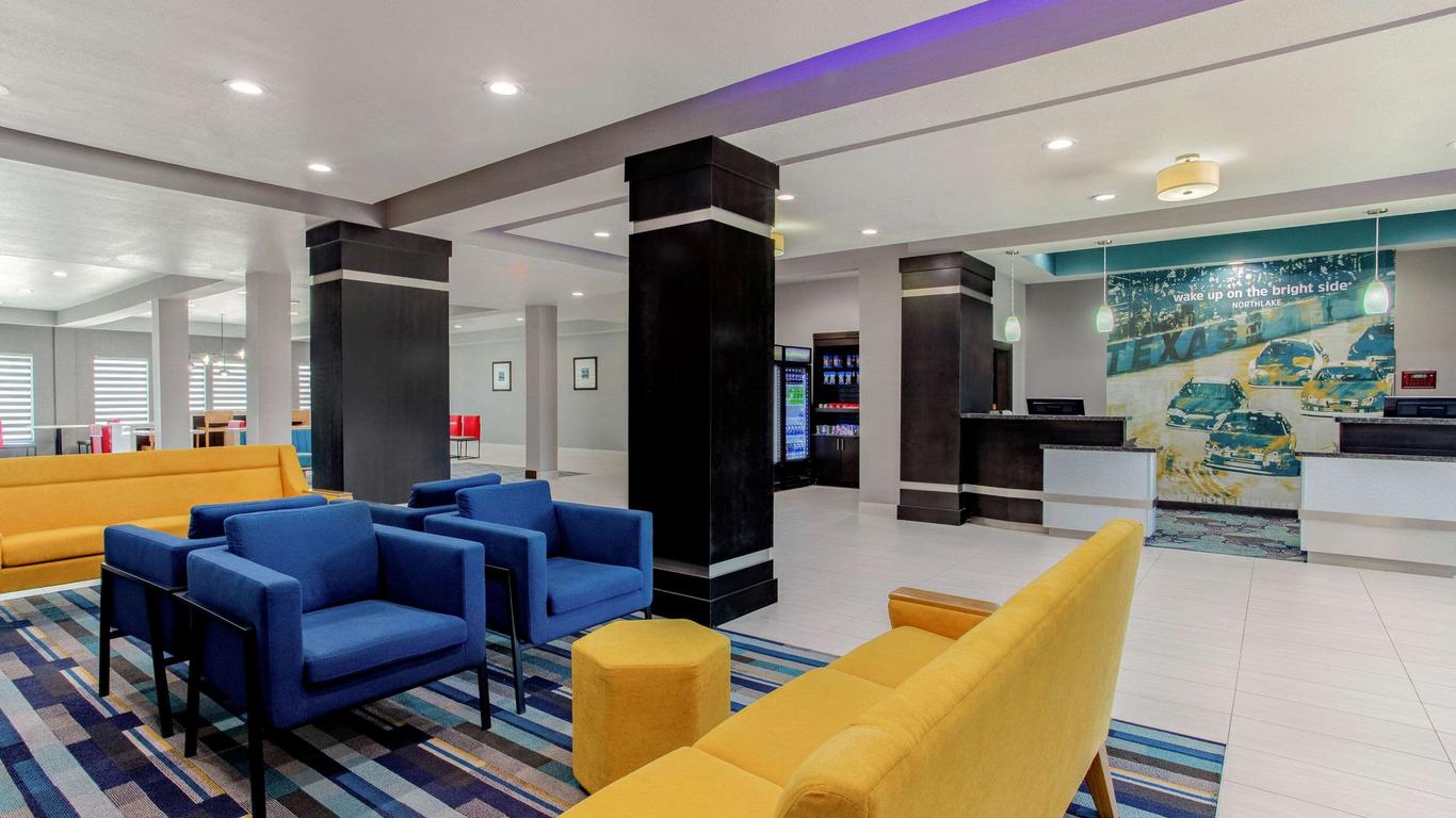 La Quinta Inn & Suites by Wyndham Northlake Ft. Worth