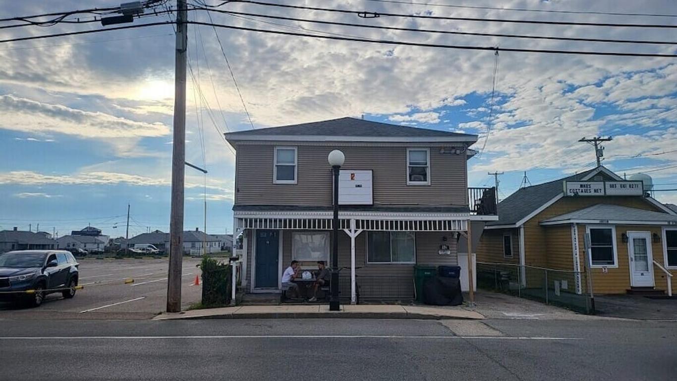 12 Ashworth Ave suites