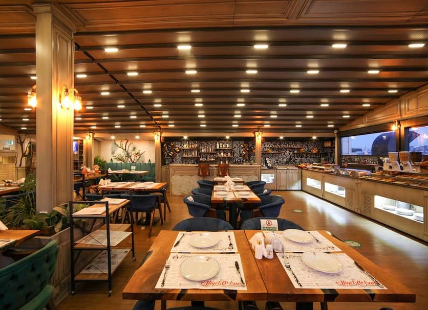 Restaurant Photo