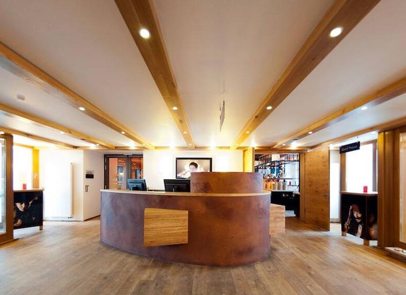 Front desk Photo
