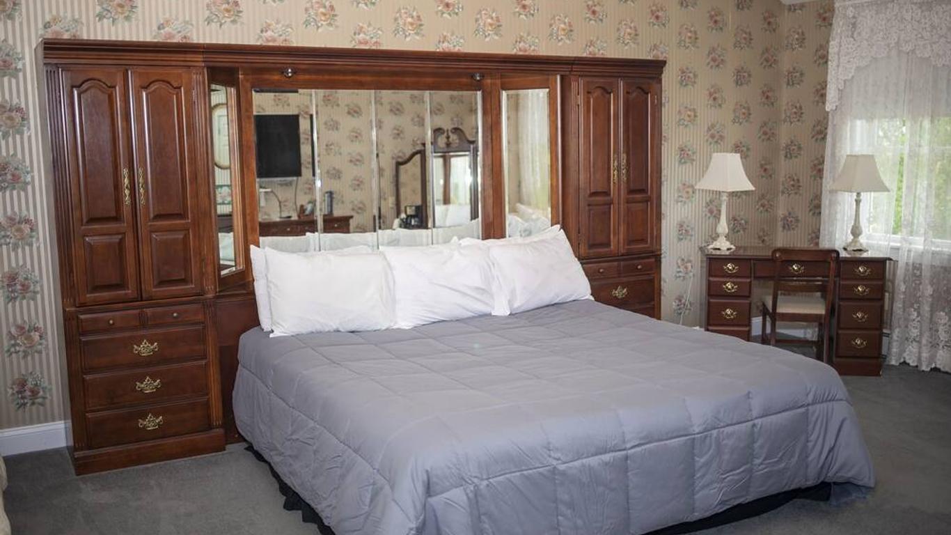 Longhouse Manor B&B
