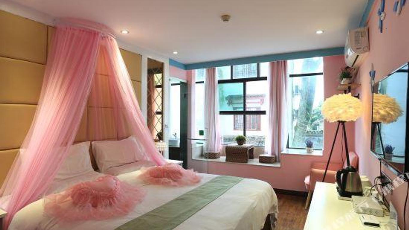 Yueshu Homestay at Yangshuo County Riverbank