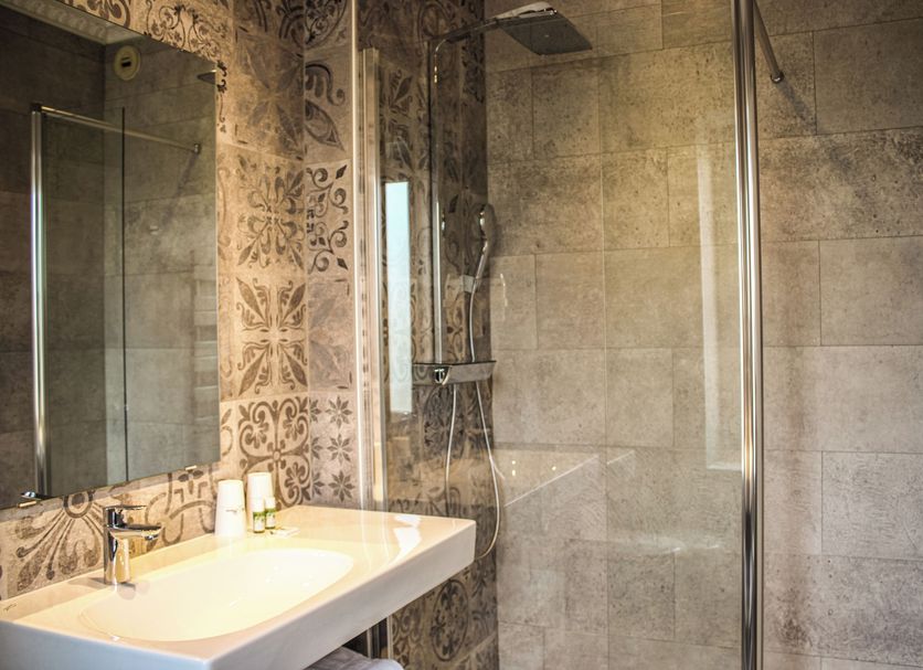 Hotel La Villa Fleurie Beaune bathroom with glass shower and wall-mounted sink