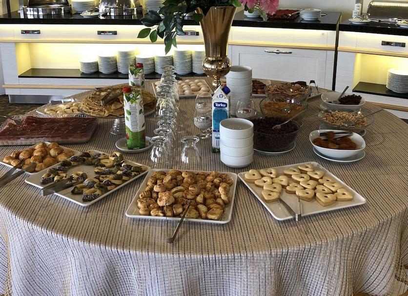 Buffet Photo