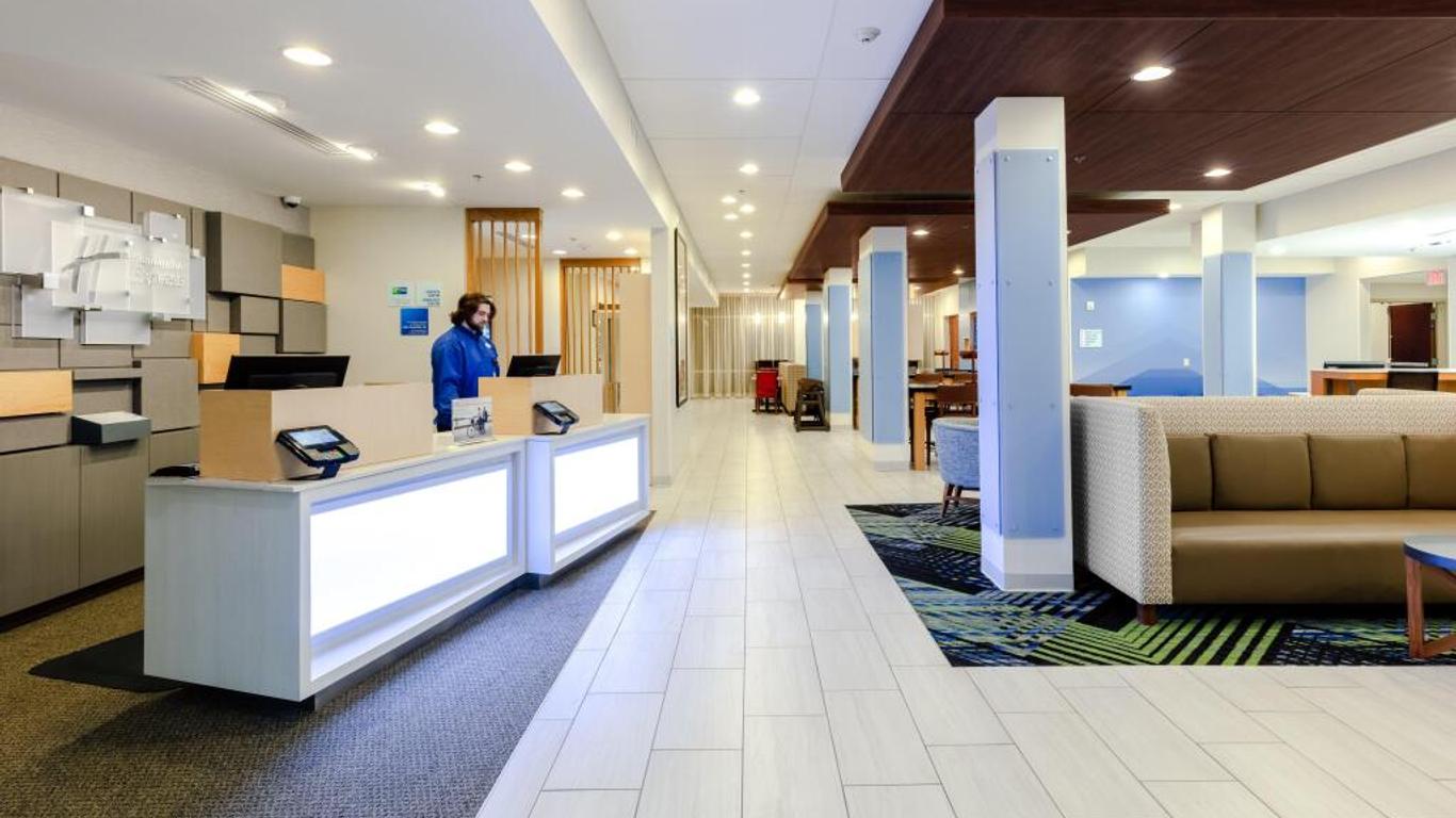 Holiday Inn Express Calhoun South By IHG