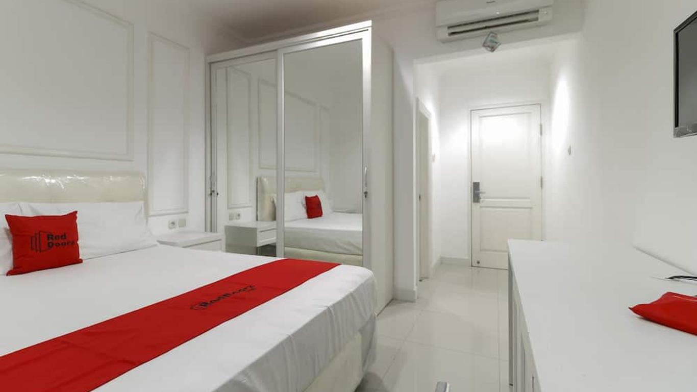 RedDoorz Plus @ Setiabudi Barat