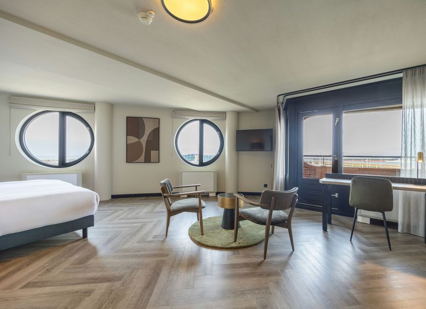 Leonardo Hotel Ijmuiden Seaport Beach room with round windows, sitting area and sea view in IJmuiden