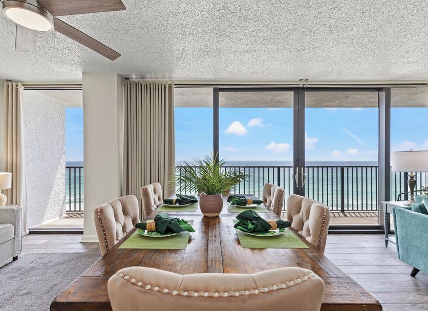 Dining room Photo