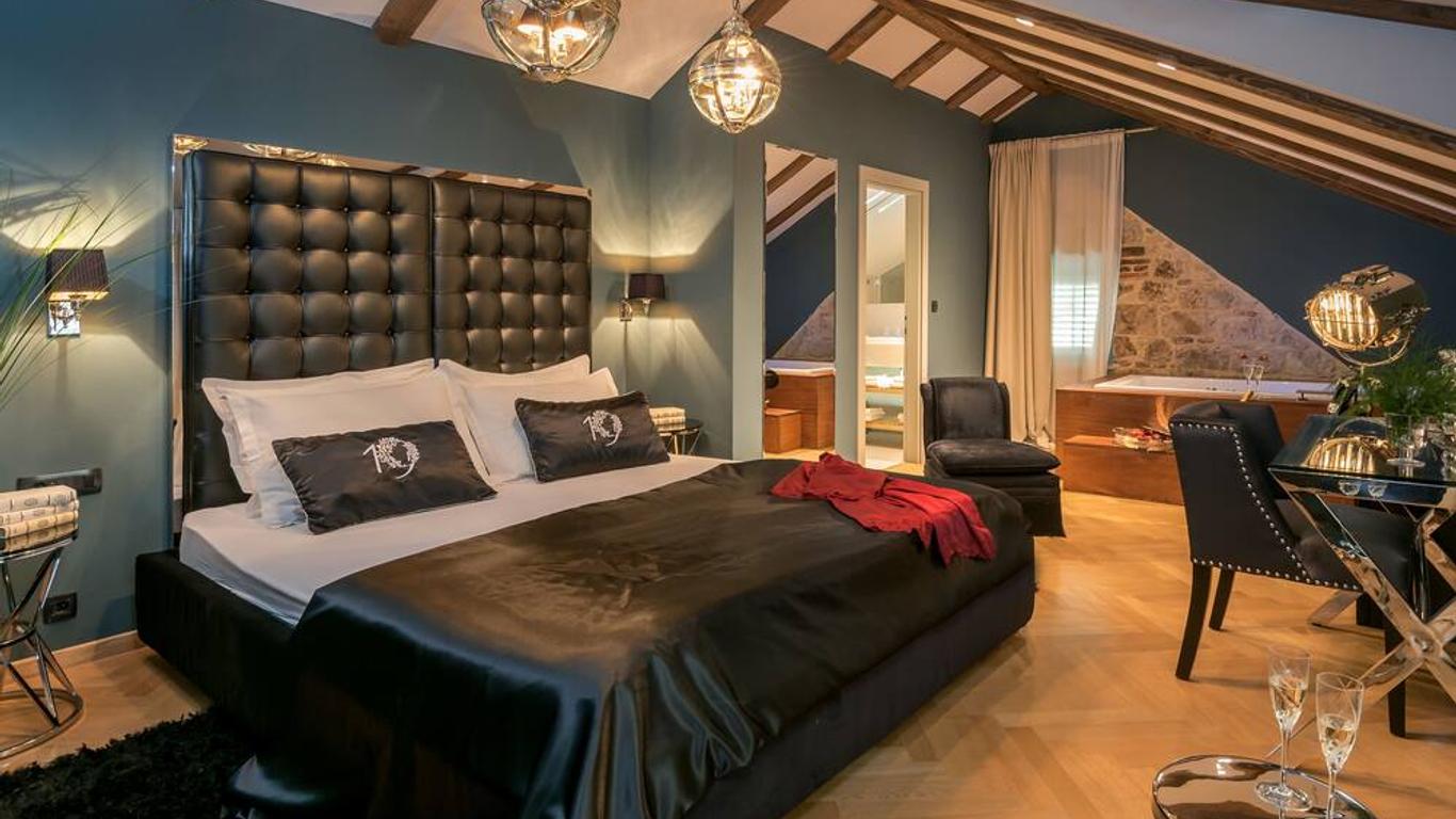 Heritage Hotel 19