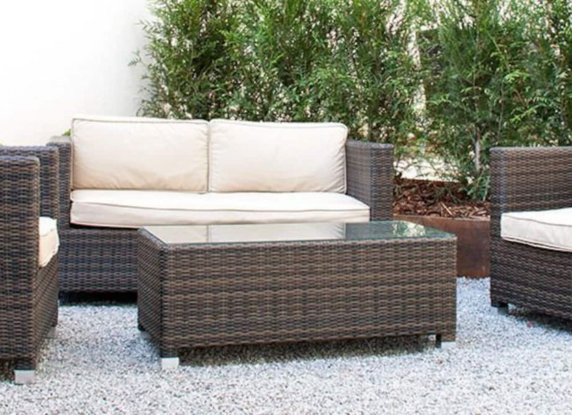 Art Hotel Lauterbach in Kaiserslautern, outdoor wicker seating with glass coffee table and cushions