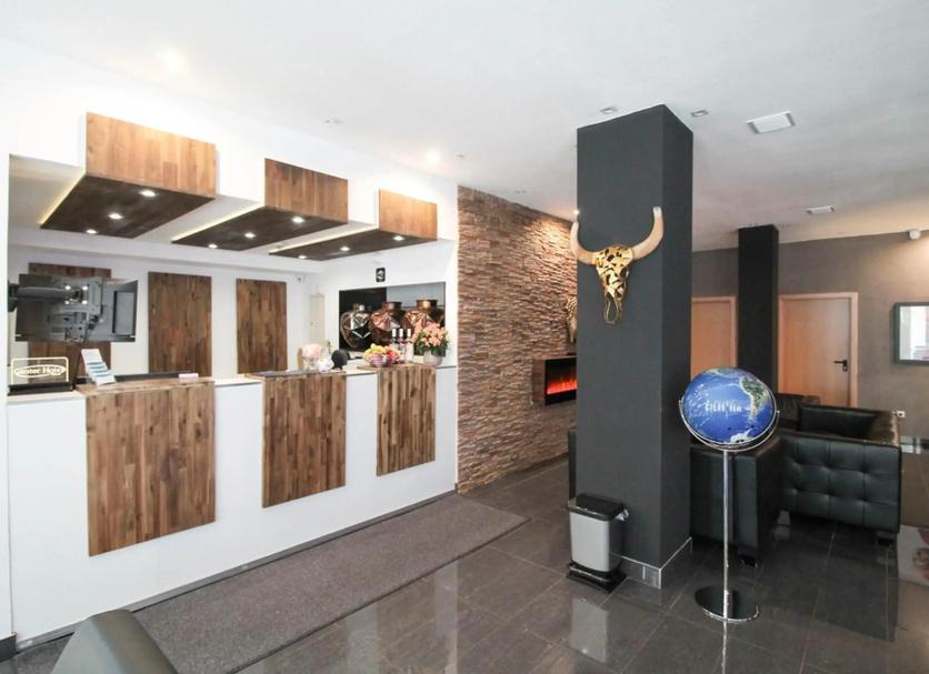 Front desk Photo