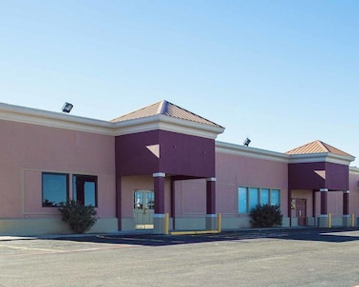 hotels in greenville tx that allow dogs