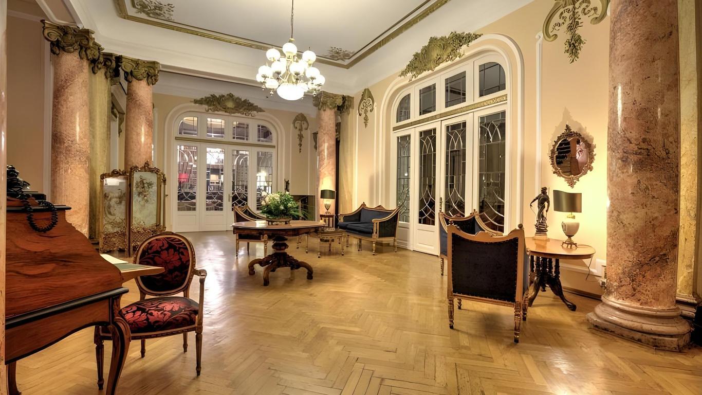 Grand Boutique Hotel