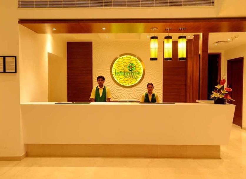Front desk Photo