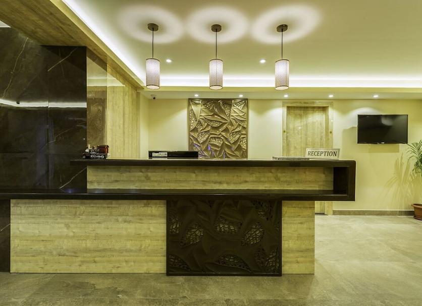 Front desk Photo