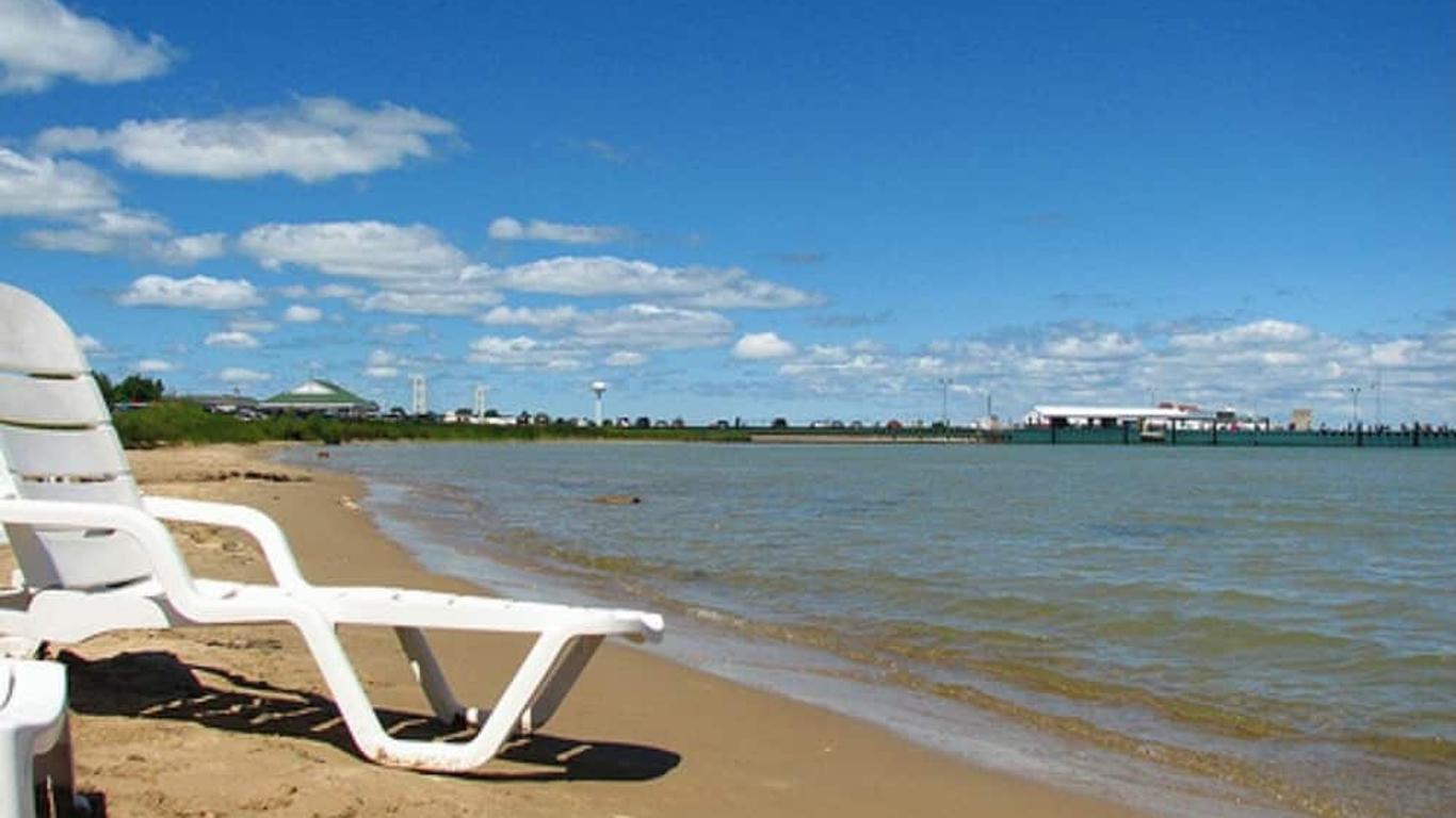 Blue Water Beachfront Hotel & Waterpark
