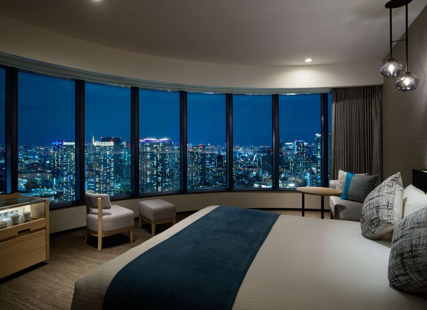Mitsui Garden Hotel Toyosu Premier in Tokyo room with panoramic city skyline views at night