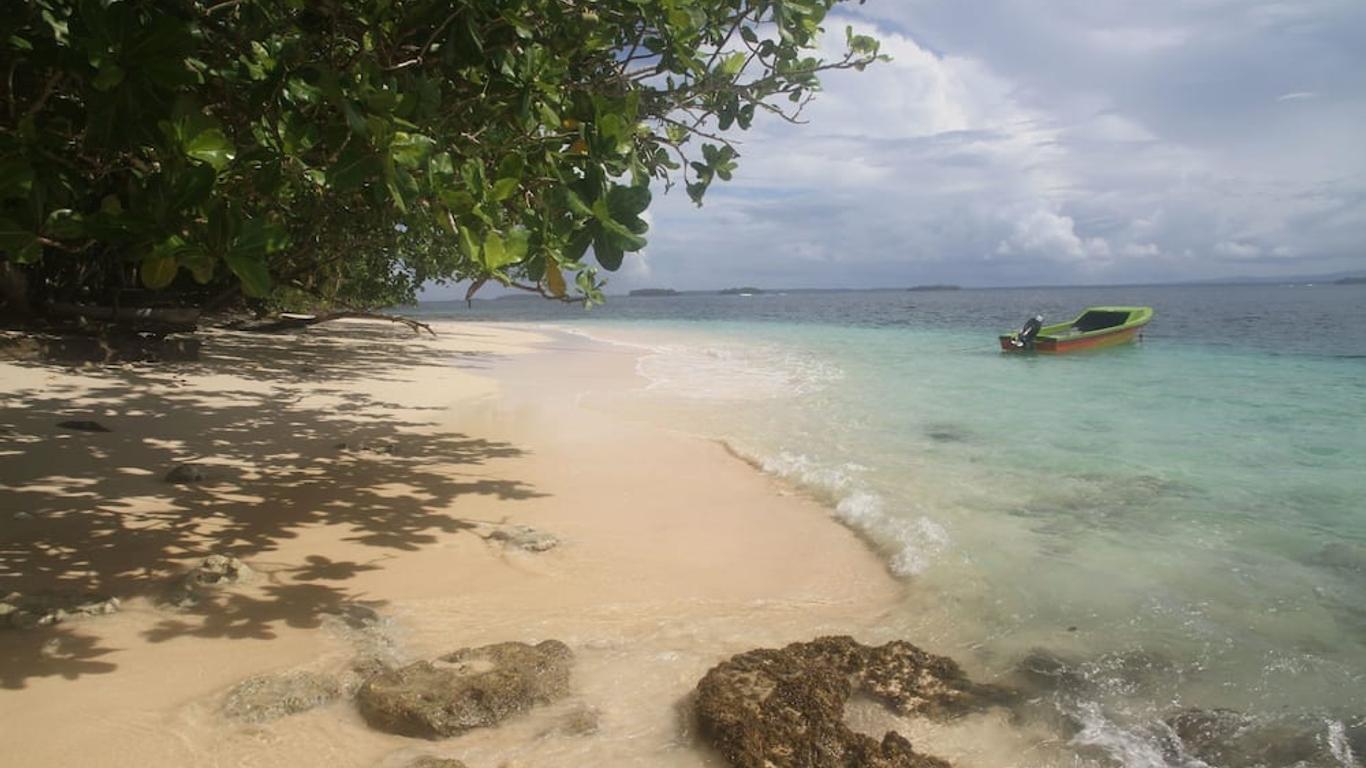 Evis Resort at Nggatirana Island