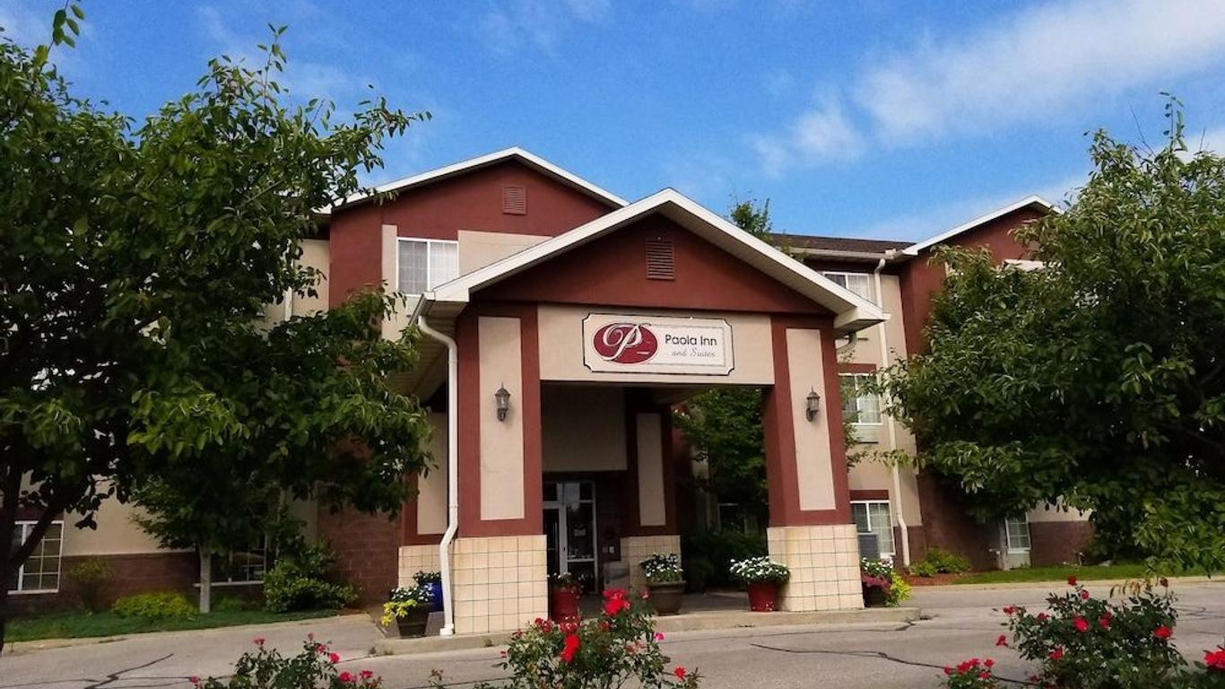 Paola Inn And Suites