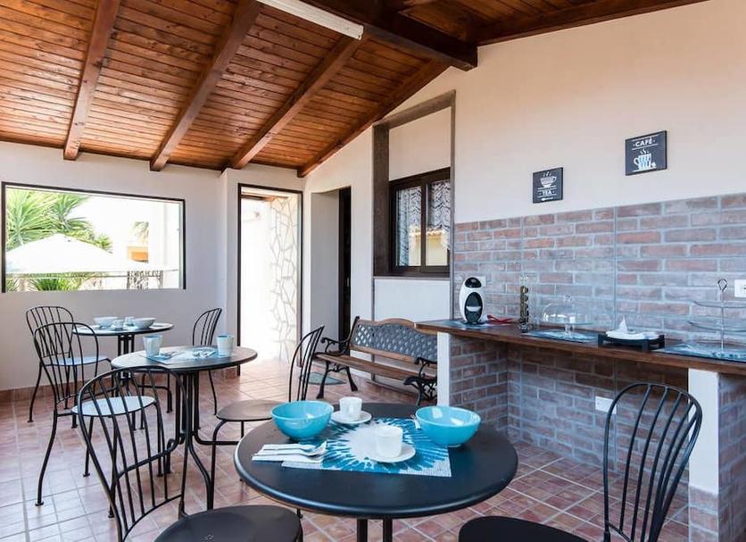 Dining room Photo