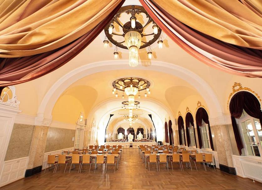 Banquet hall Photo