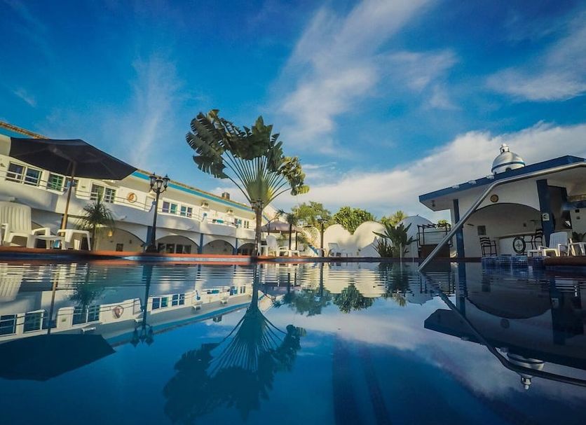 Hotel Paraiso Kora in San Blas with a serene pool reflecting the sky and palm trees