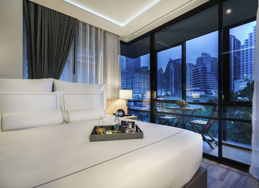 Tastoria Collection Sukhumvit room with king bed and city skyline view in Bangkok