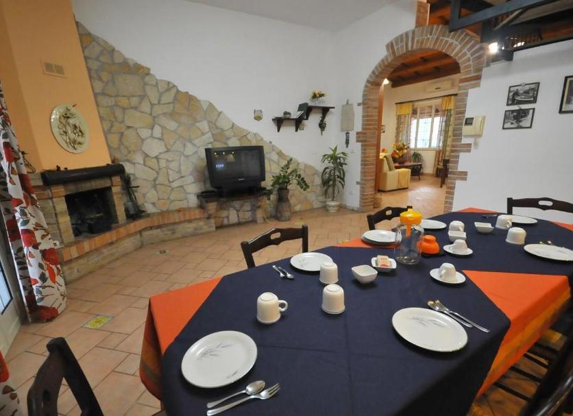 Dining room Photo