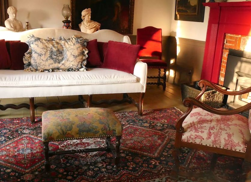 Bailey House in Annapolis Royal with an elegant sitting room, sofa, patterned rug and fireplace