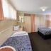 Cootamundra Gardens Motel in Cootamundra: triple motel room with three beds and window blinds