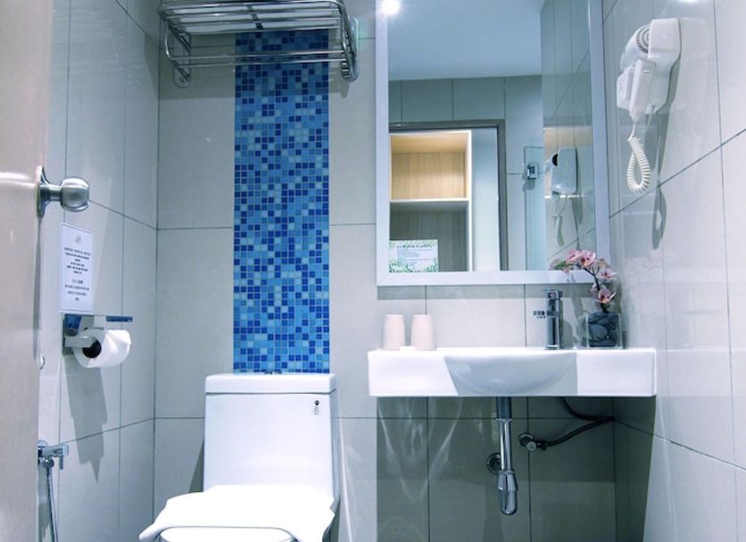 Pacific Express Hotel Chinatown Kuala Lumpur bathroom with shower, toilet, sink and blue mosaic accent wall